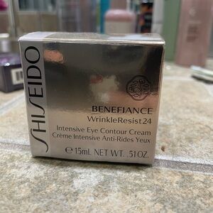Shiseido Silver Eye Cream WrinkleResist24 Skincare